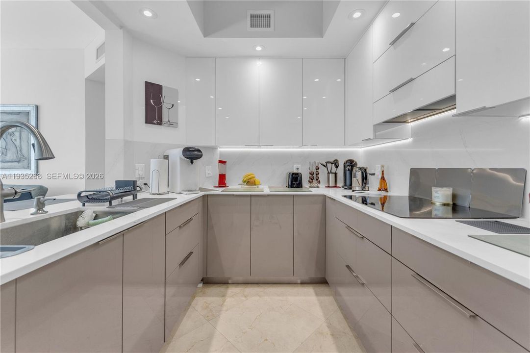 En Venta: $1,499,000 (3 camas, 3 baños, 2115 Pies cuadrados)