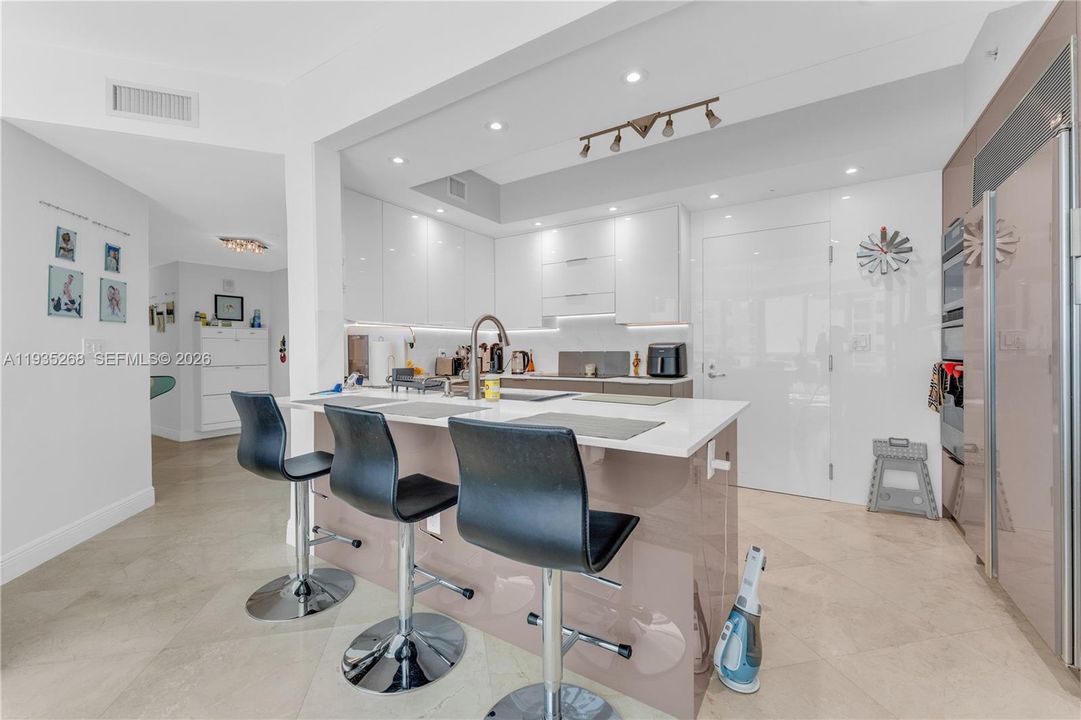 En Venta: $1,499,000 (3 camas, 3 baños, 2115 Pies cuadrados)