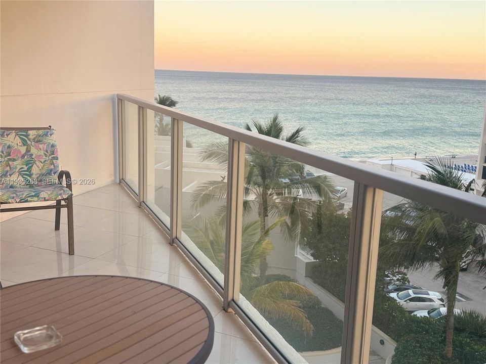 En Venta: $1,499,000 (3 camas, 3 baños, 2115 Pies cuadrados)