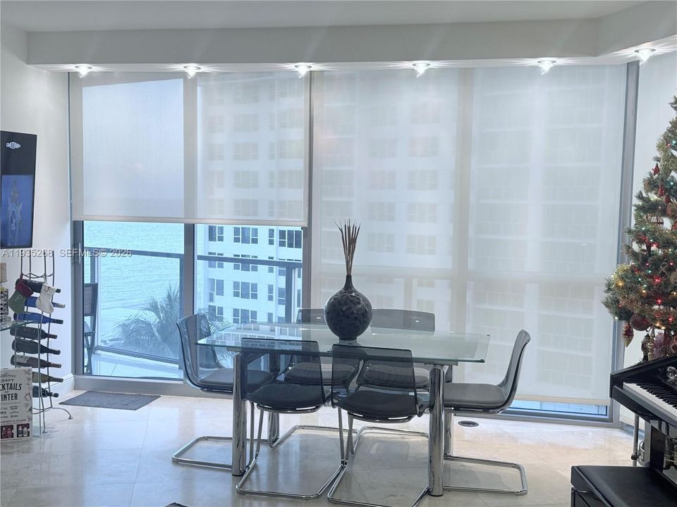 En Venta: $1,499,000 (3 camas, 3 baños, 2115 Pies cuadrados)