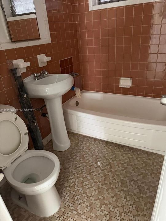 For Rent: $1,950 (1 beds, 1 baths, 7943 Square Feet)