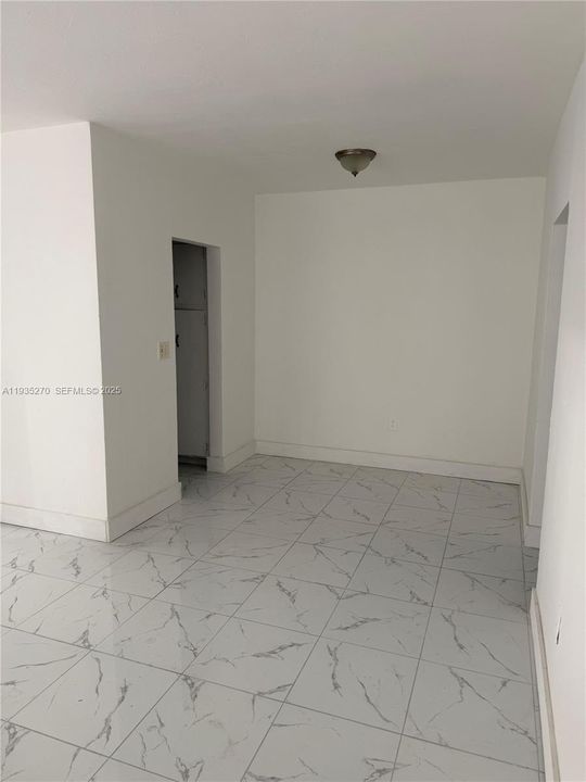 For Rent: $1,950 (1 beds, 1 baths, 7943 Square Feet)