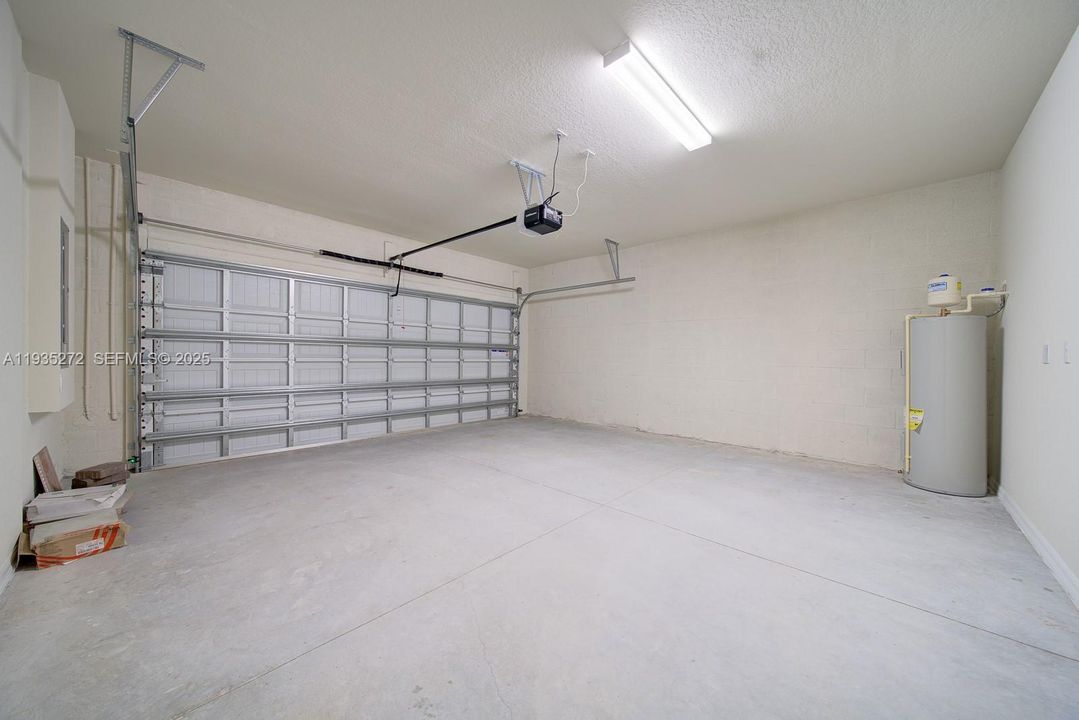 В аренду: $4,300 (3 спален, 2 ванн, 1760 Квадратных фут)