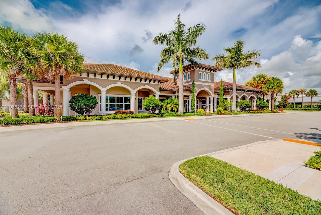 В аренду: $4,300 (3 спален, 2 ванн, 1760 Квадратных фут)