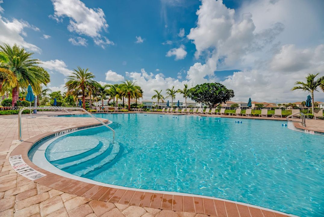 В аренду: $4,300 (3 спален, 2 ванн, 1760 Квадратных фут)