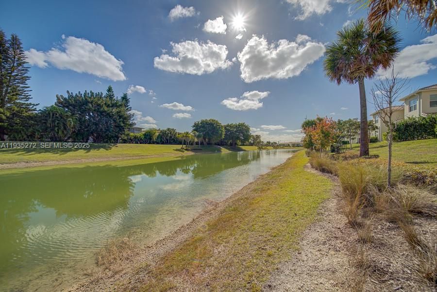 В аренду: $4,300 (3 спален, 2 ванн, 1760 Квадратных фут)