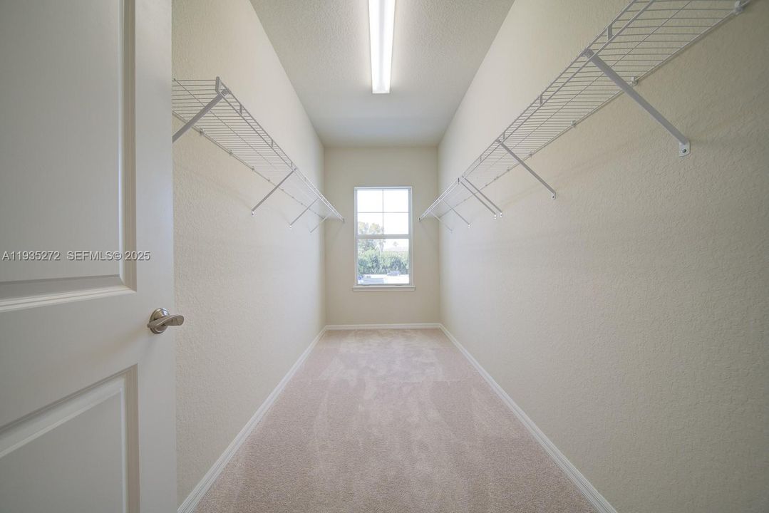 В аренду: $4,300 (3 спален, 2 ванн, 1760 Квадратных фут)