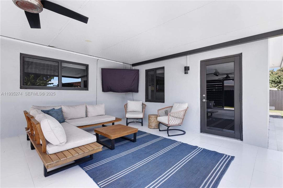 For Rent: $4,300 (3 beds, 2 baths, 1499 Square Feet)