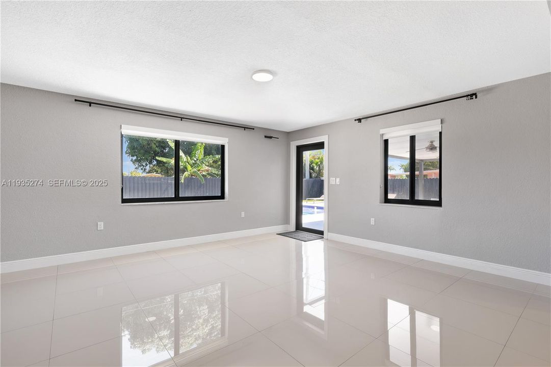 For Rent: $4,300 (3 beds, 2 baths, 1499 Square Feet)