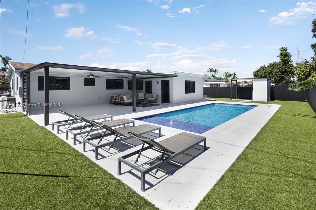 For Rent: $4,300 (3 beds, 2 baths, 1499 Square Feet)