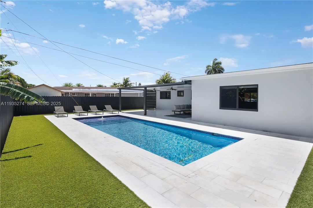 For Rent: $4,300 (3 beds, 2 baths, 1499 Square Feet)