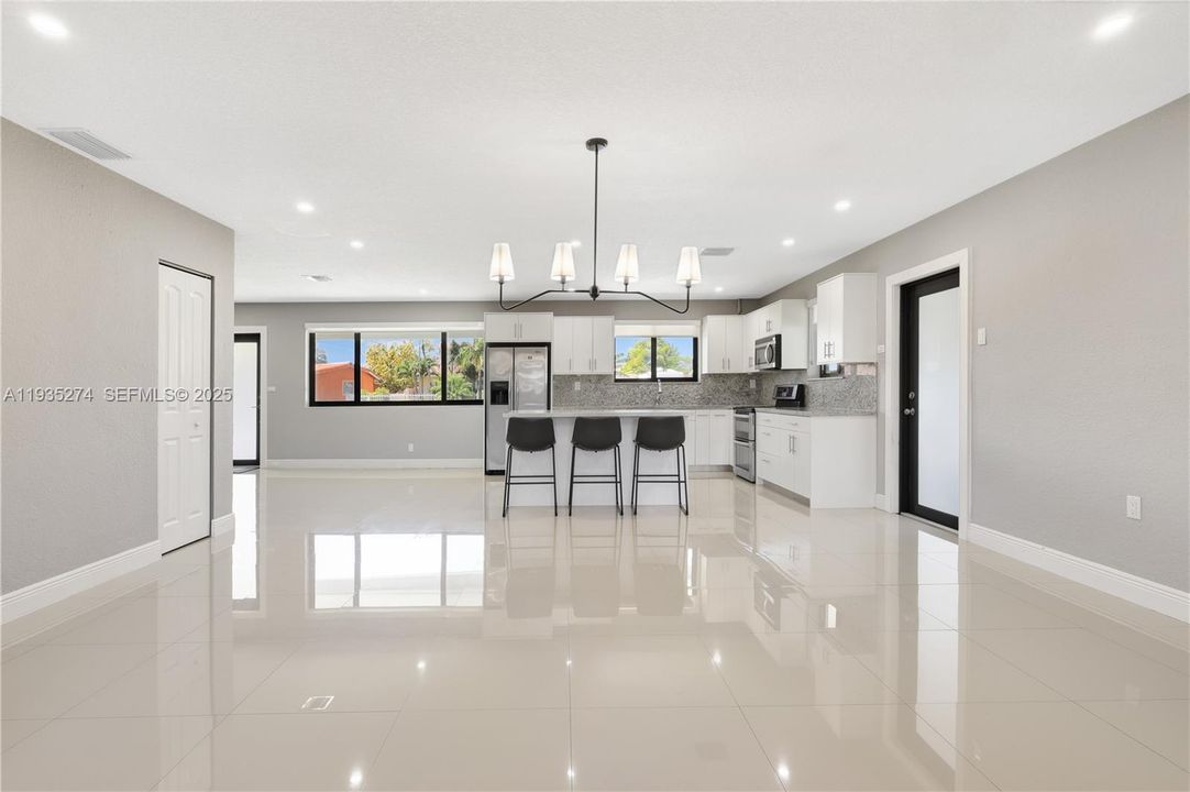 For Rent: $4,300 (3 beds, 2 baths, 1499 Square Feet)