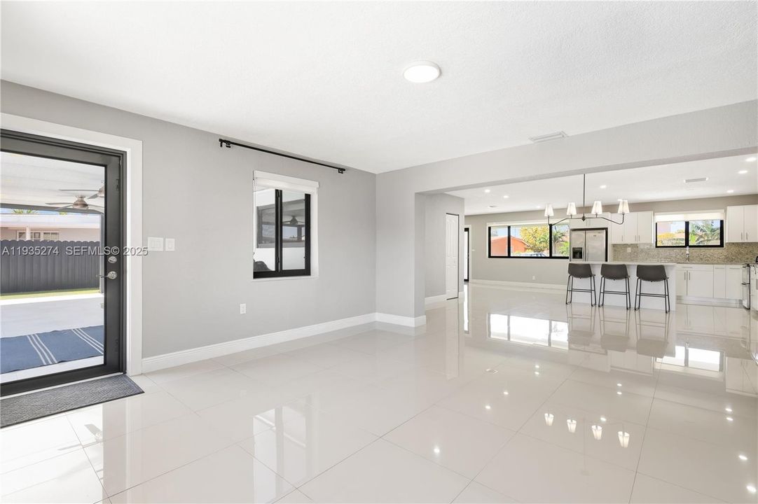 For Rent: $4,300 (3 beds, 2 baths, 1499 Square Feet)