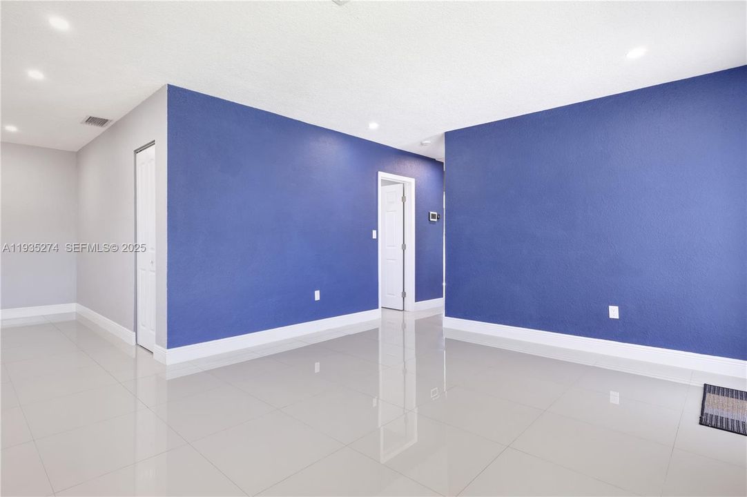 For Rent: $4,300 (3 beds, 2 baths, 1499 Square Feet)