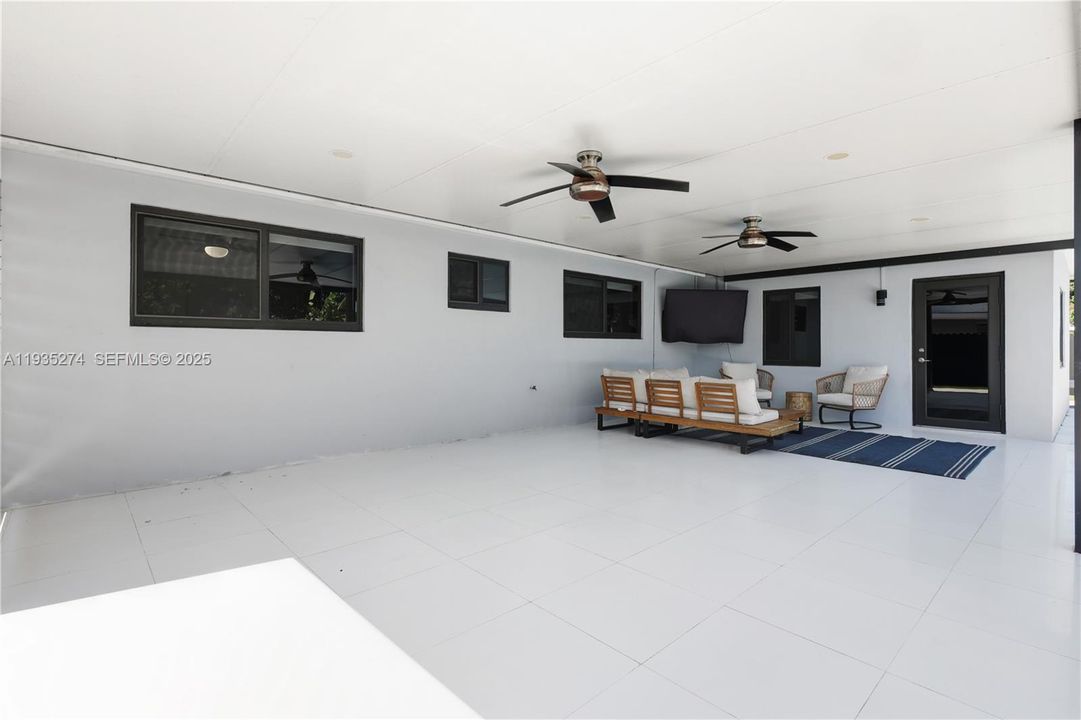 For Rent: $4,300 (3 beds, 2 baths, 1499 Square Feet)