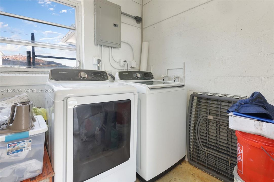 For Rent: $4,300 (3 beds, 2 baths, 1499 Square Feet)