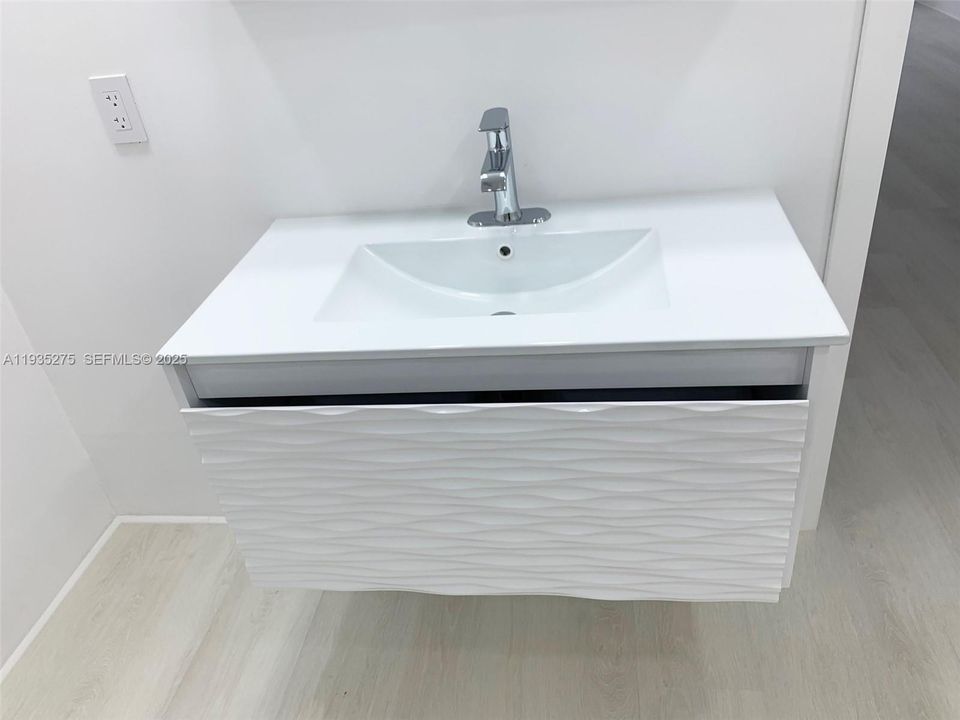 For Sale: $749,000 (2 beds, 2 baths, 1856 Square Feet)