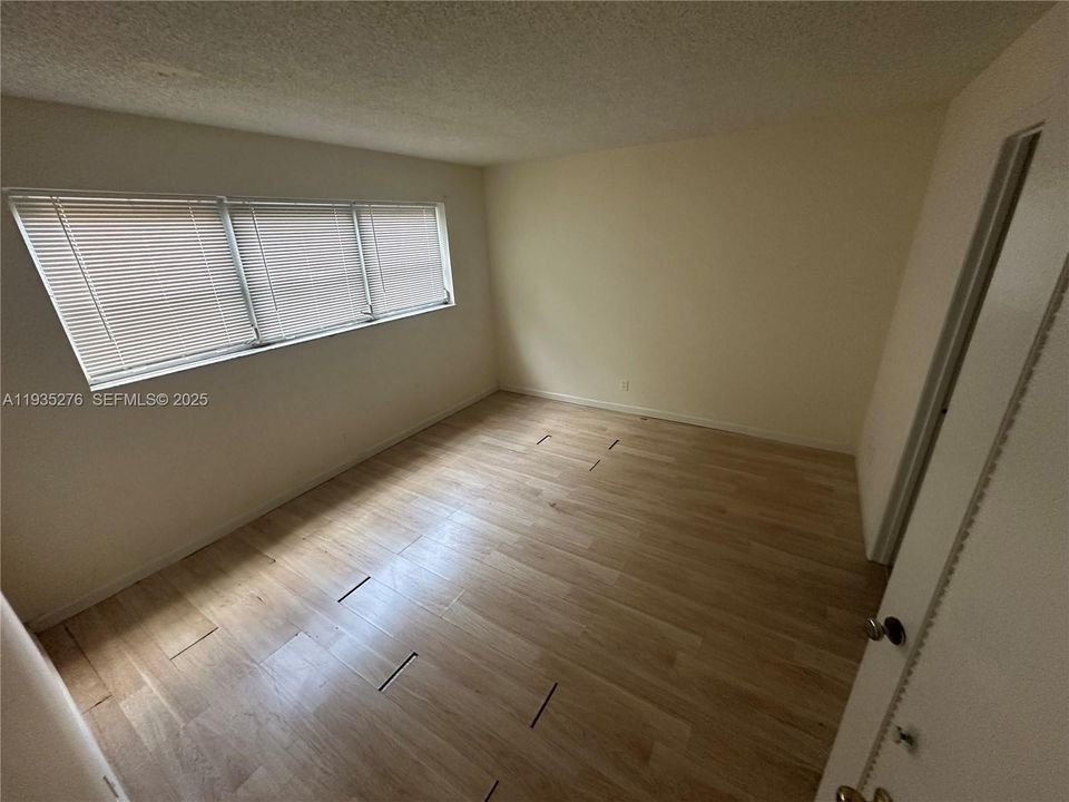 На продажу: $180,000 (2 спален, 2 ванн, 1020 Квадратных фут)