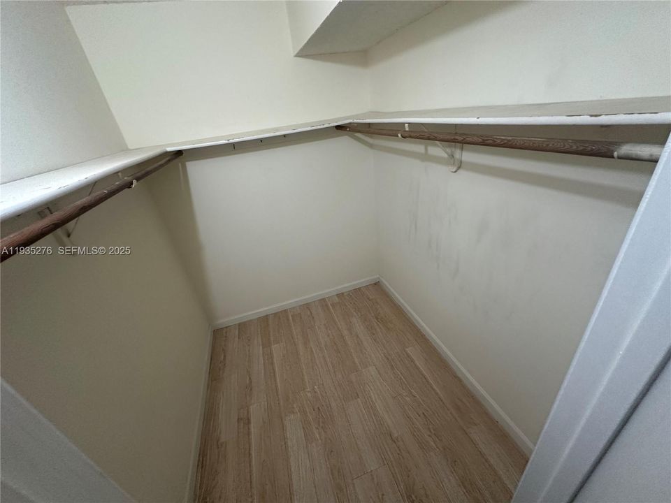 На продажу: $180,000 (2 спален, 2 ванн, 1020 Квадратных фут)