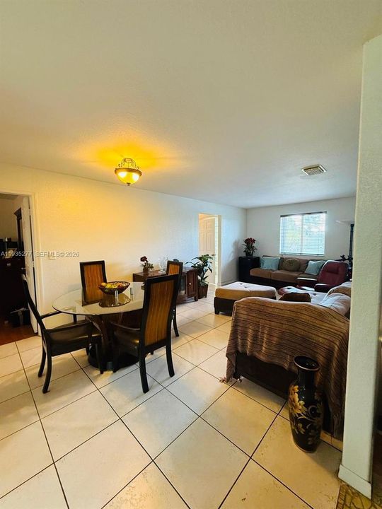 For Sale: $500,000 (3 beds, 2 baths, 1290 Square Feet)