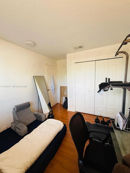 For Sale: $500,000 (3 beds, 2 baths, 1290 Square Feet)