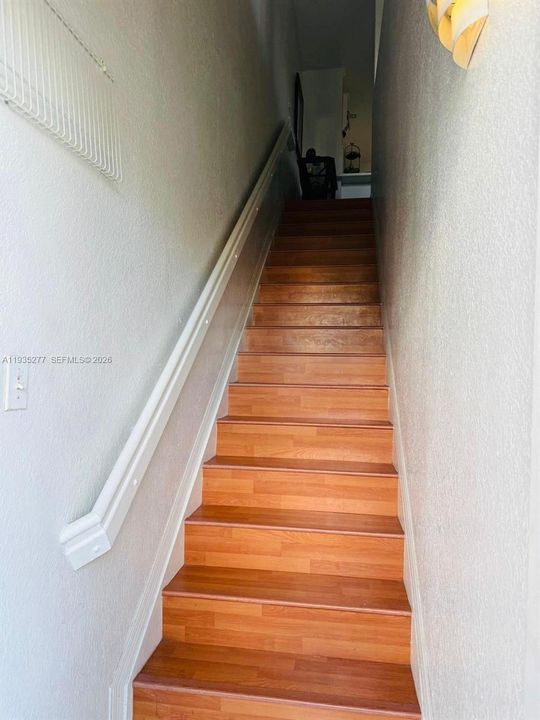 For Sale: $500,000 (3 beds, 2 baths, 1290 Square Feet)