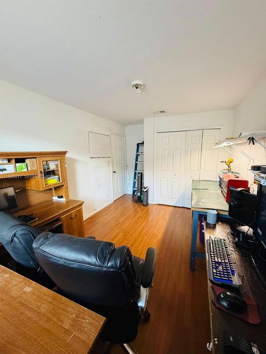 For Sale: $500,000 (3 beds, 2 baths, 1290 Square Feet)