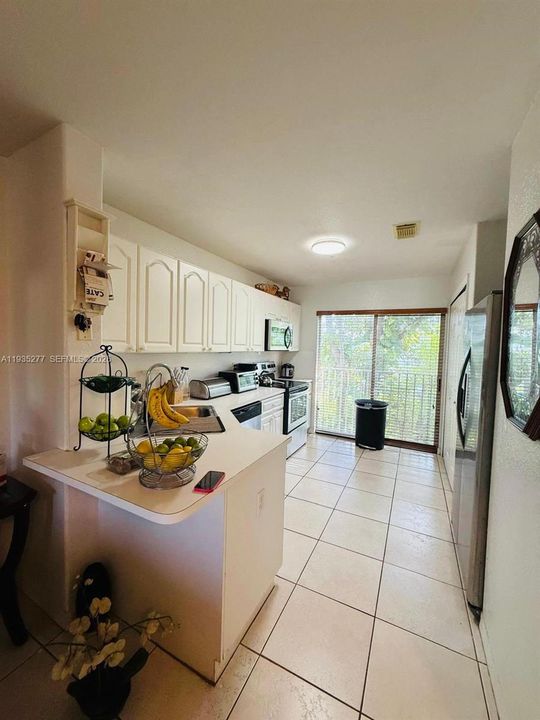 For Sale: $500,000 (3 beds, 2 baths, 1290 Square Feet)