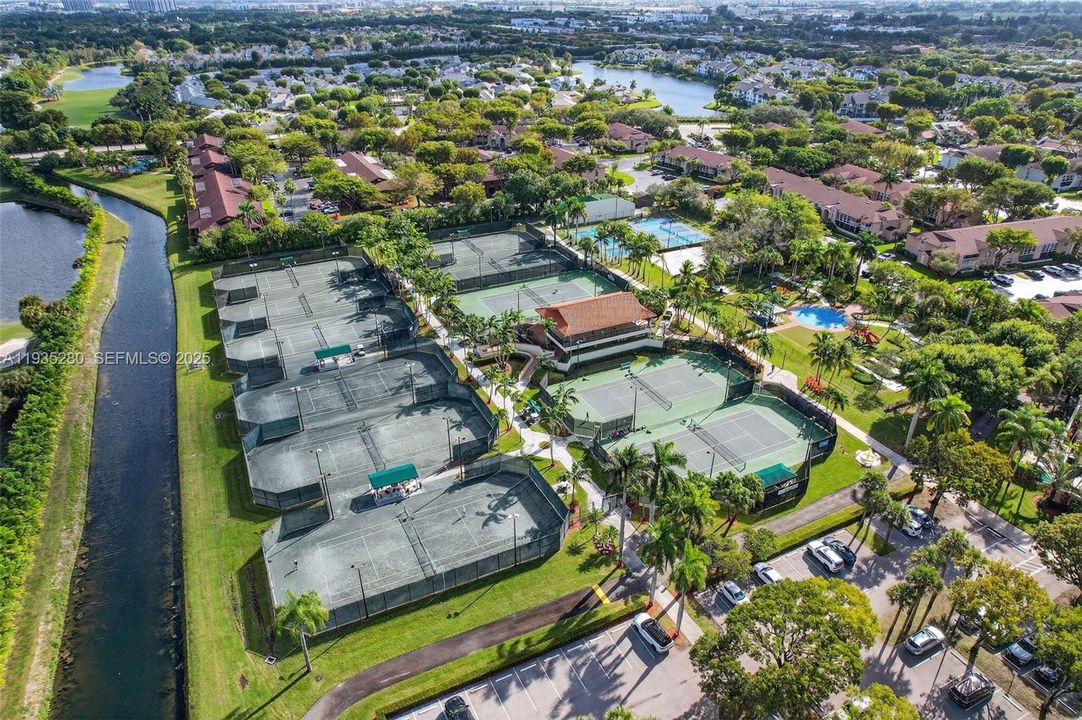 For Rent: $2,850 (2 beds, 2 baths, 926 Square Feet)