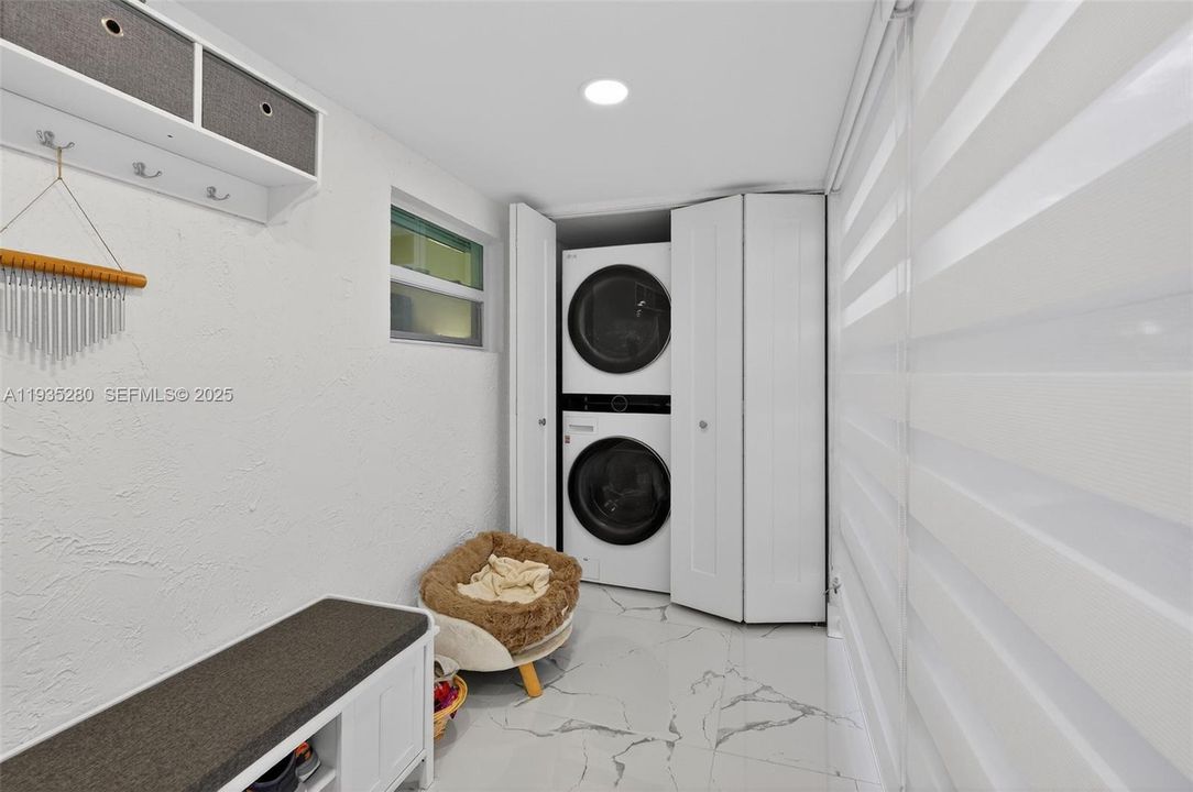 For Rent: $2,850 (2 beds, 2 baths, 926 Square Feet)