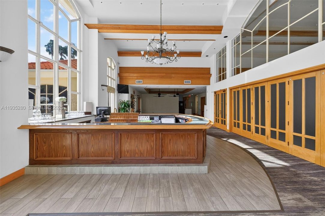 For Rent: $2,850 (2 beds, 2 baths, 926 Square Feet)