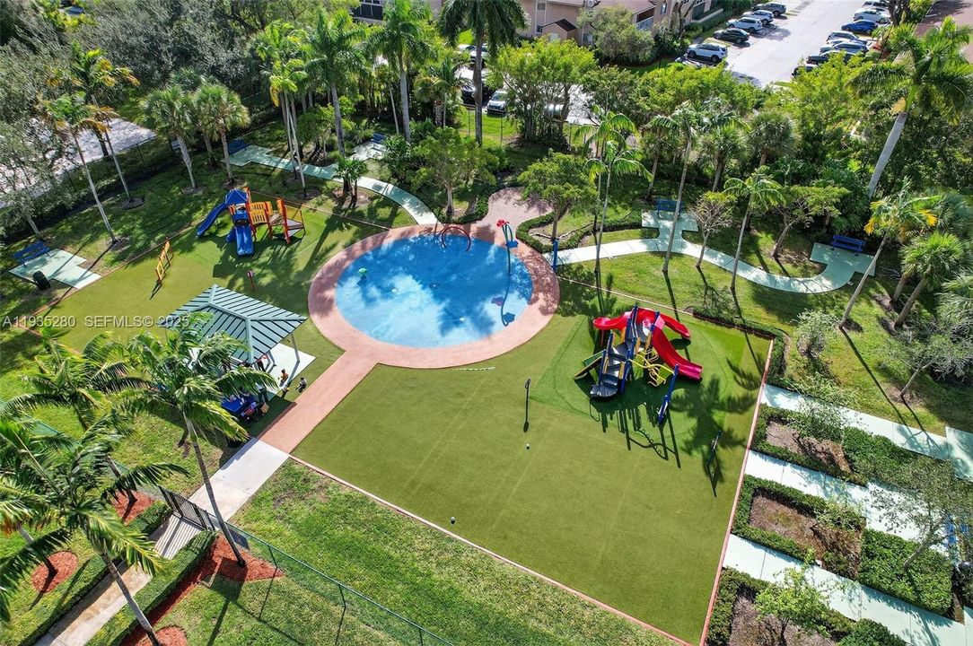 For Rent: $2,850 (2 beds, 2 baths, 926 Square Feet)