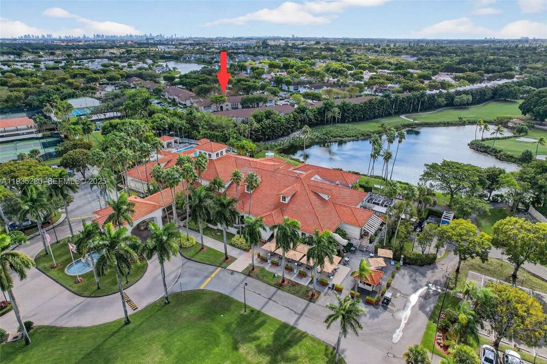 For Rent: $2,850 (2 beds, 2 baths, 926 Square Feet)