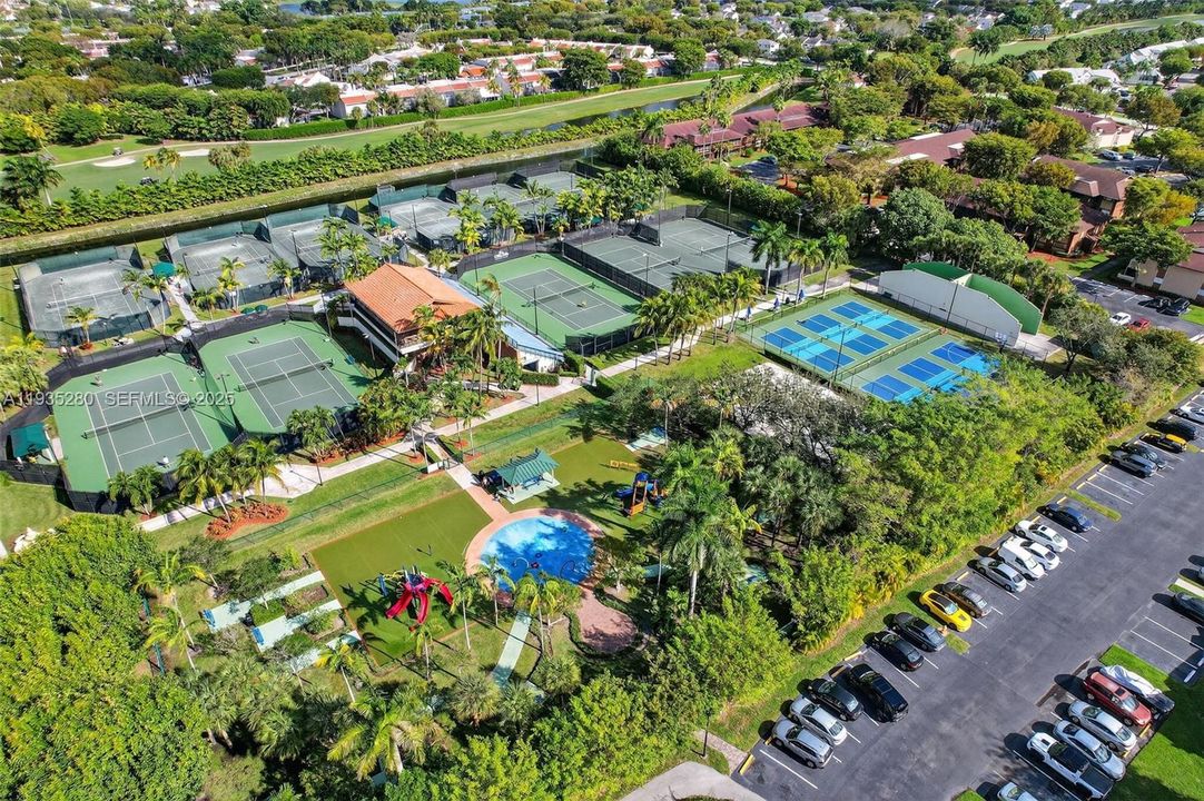 For Rent: $2,850 (2 beds, 2 baths, 926 Square Feet)