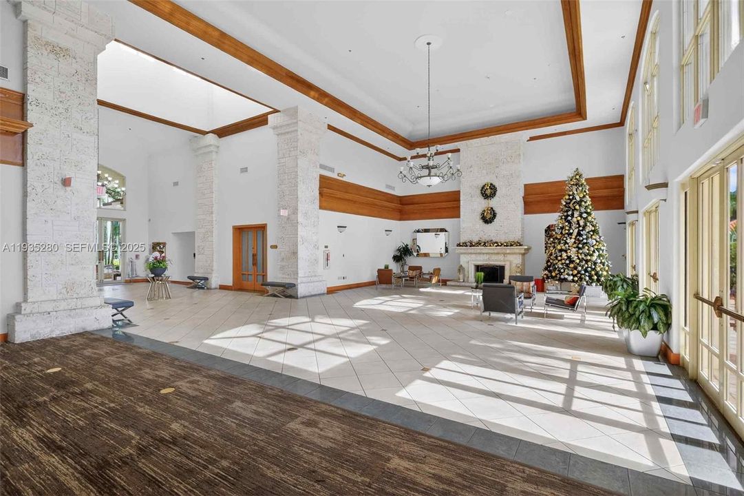 For Rent: $2,850 (2 beds, 2 baths, 926 Square Feet)