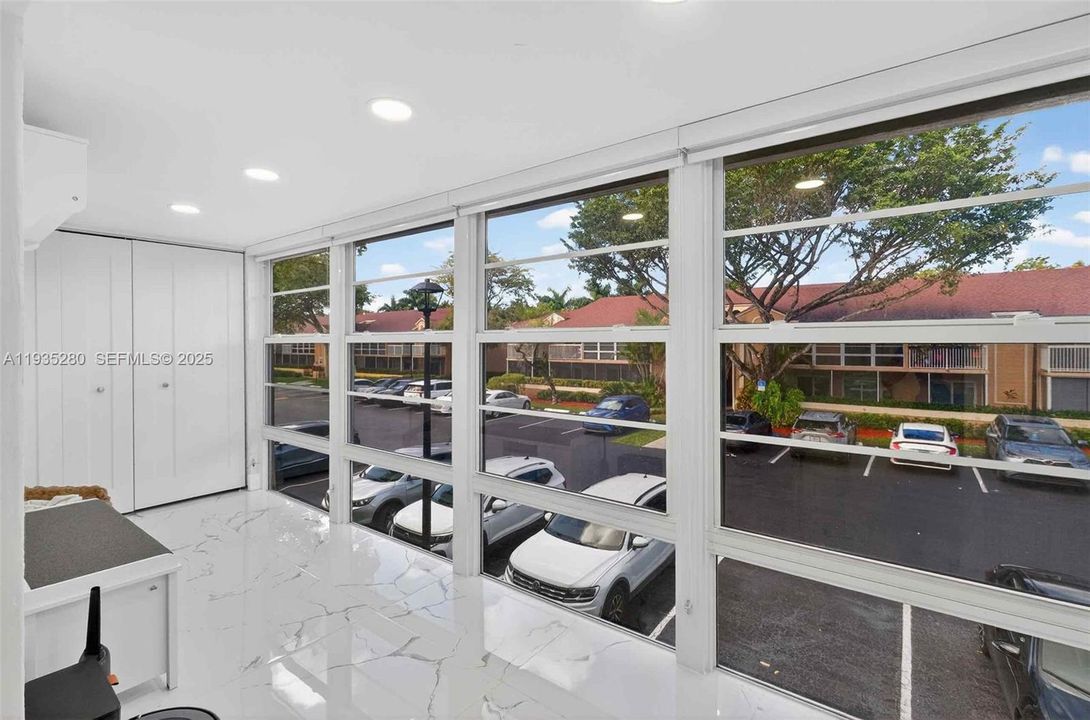 For Rent: $2,850 (2 beds, 2 baths, 926 Square Feet)