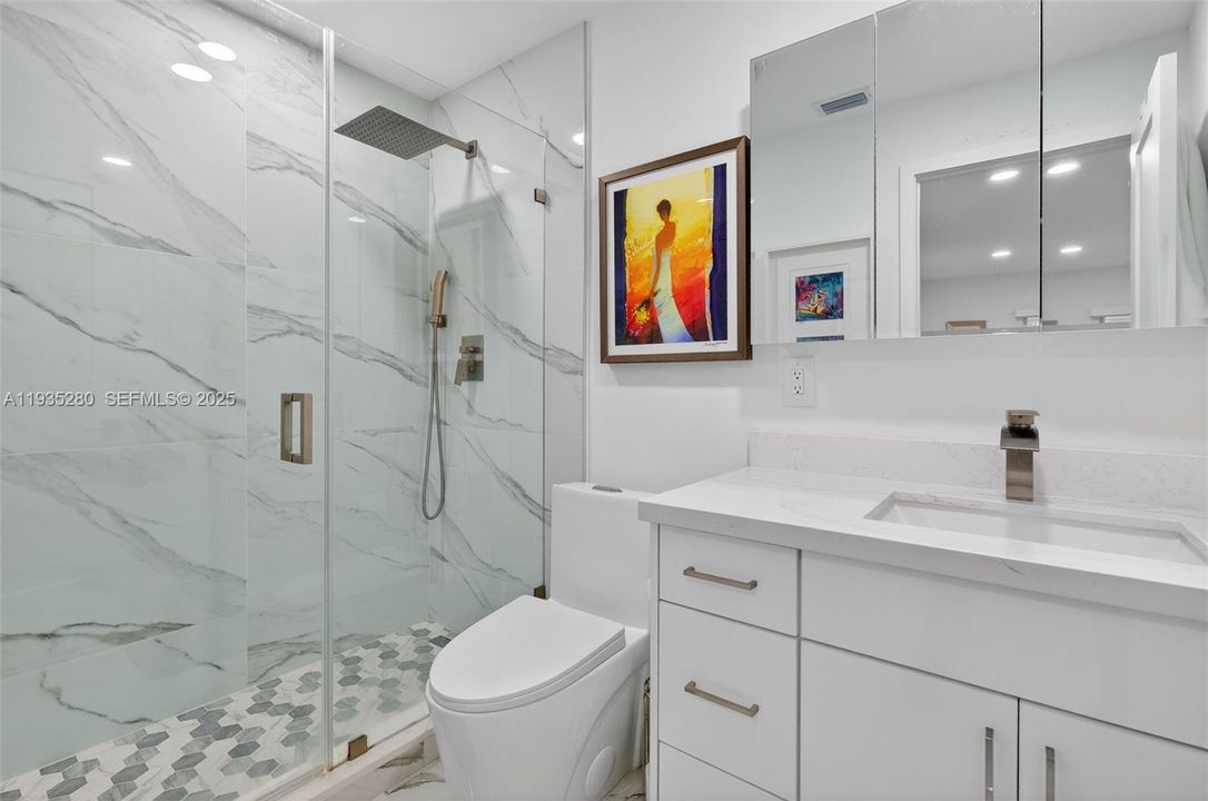 For Rent: $2,850 (2 beds, 2 baths, 926 Square Feet)