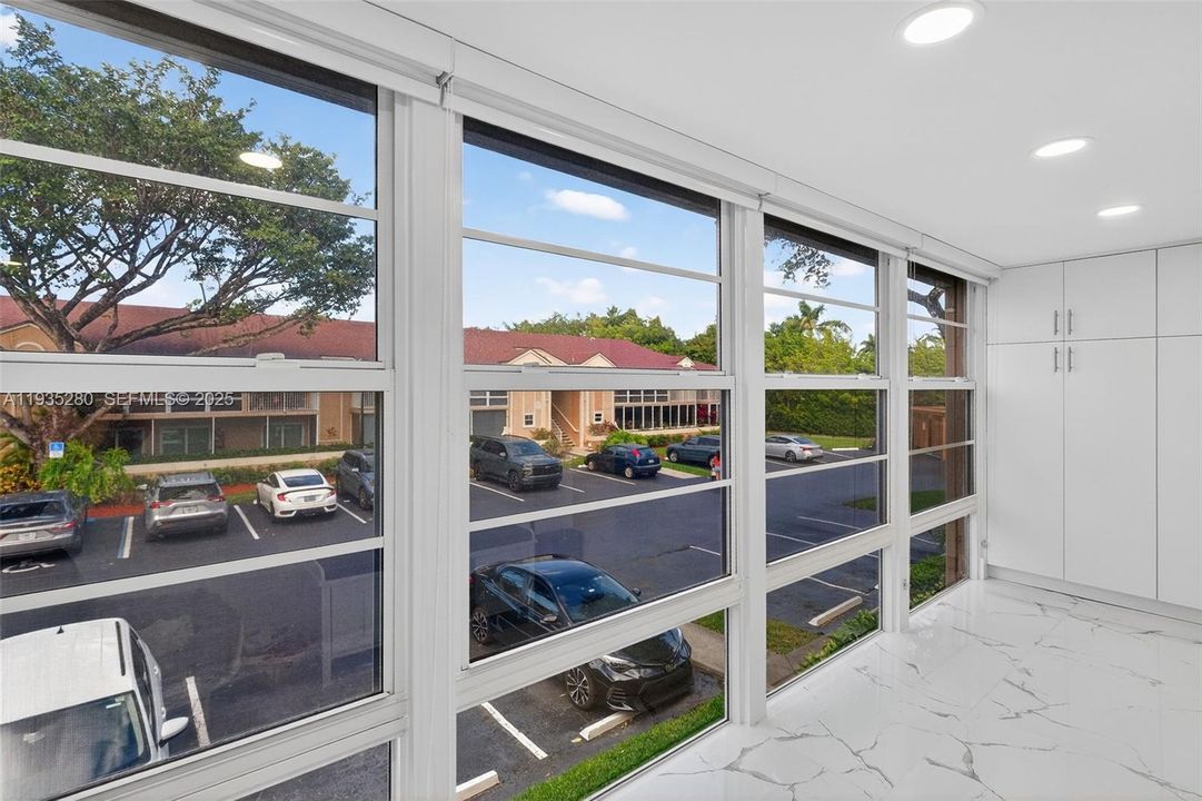 For Rent: $2,850 (2 beds, 2 baths, 926 Square Feet)