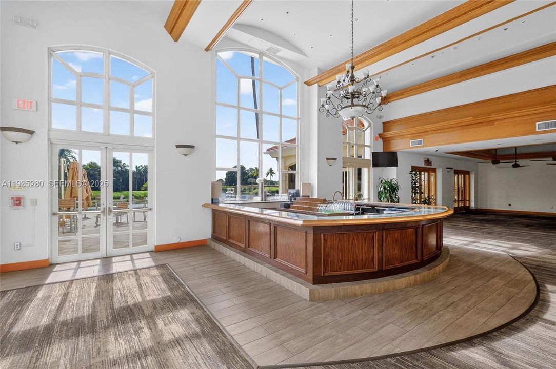 For Rent: $2,850 (2 beds, 2 baths, 926 Square Feet)