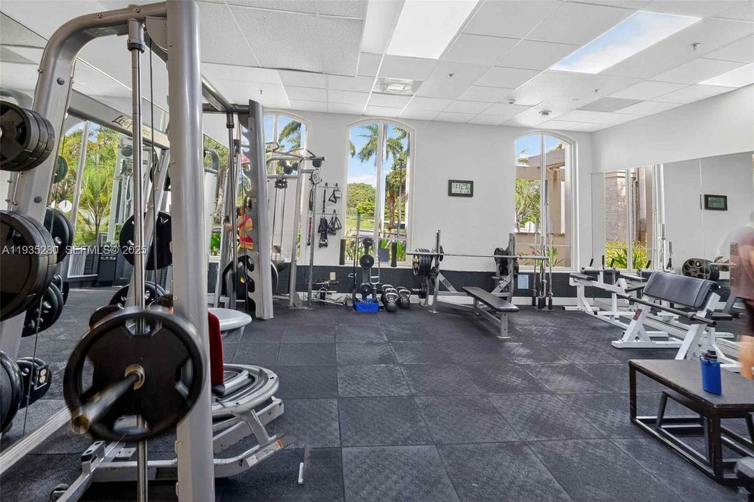 For Rent: $2,850 (2 beds, 2 baths, 926 Square Feet)