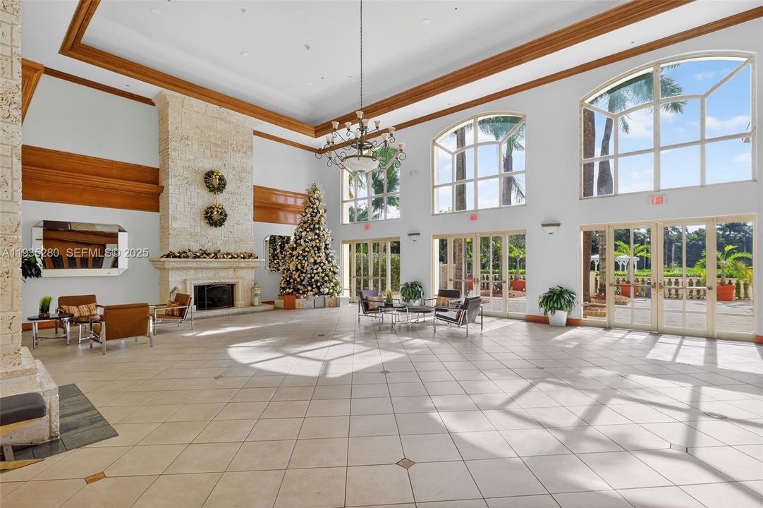 For Rent: $2,850 (2 beds, 2 baths, 926 Square Feet)