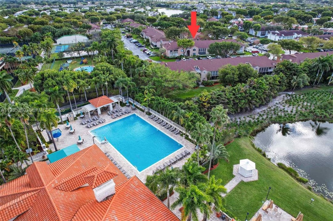 For Rent: $2,850 (2 beds, 2 baths, 926 Square Feet)