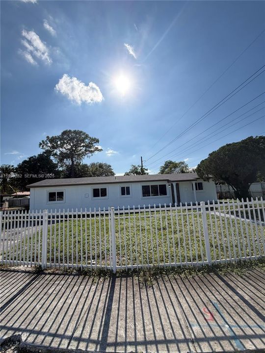 En Renta: $3,550 (5 camas, 2 baños, 2580 Pies cuadrados)