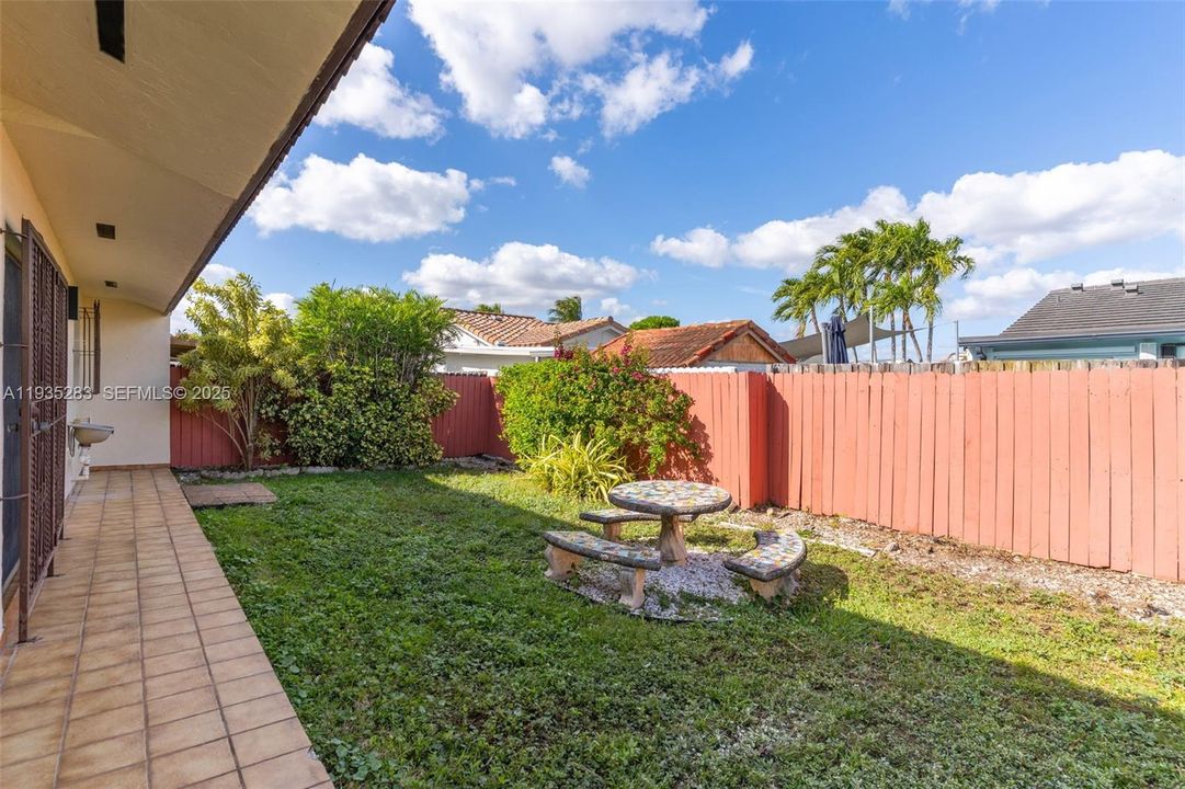 For Rent: $3,800 (3 beds, 2 baths, 1392 Square Feet)