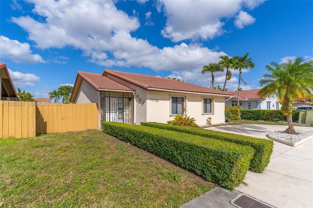 For Rent: $3,800 (3 beds, 2 baths, 1392 Square Feet)