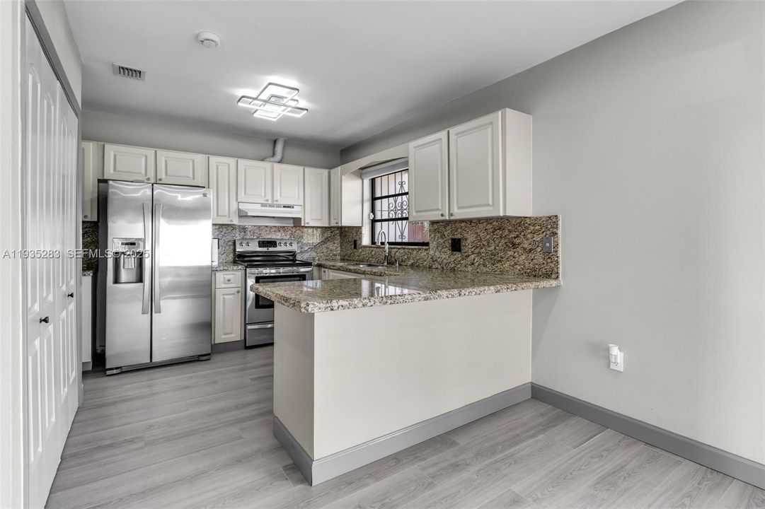 For Rent: $3,800 (3 beds, 2 baths, 1392 Square Feet)