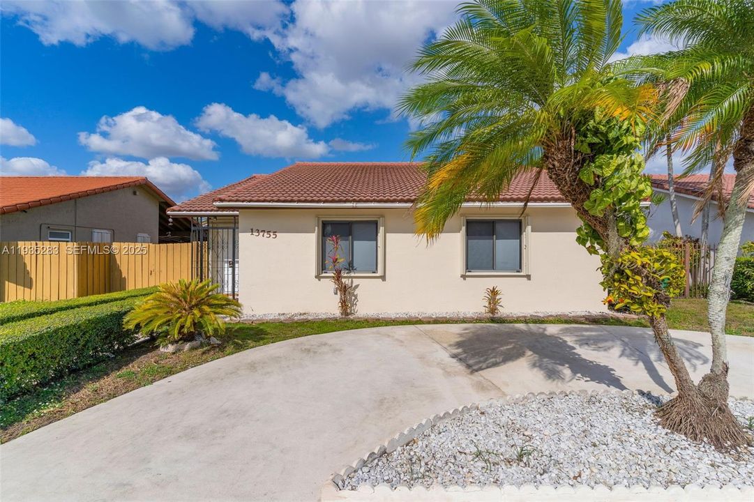 For Rent: $3,800 (3 beds, 2 baths, 1392 Square Feet)