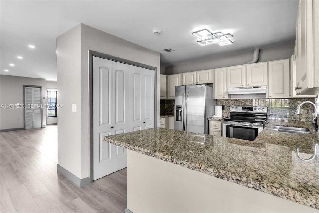 For Rent: $3,800 (3 beds, 2 baths, 1392 Square Feet)