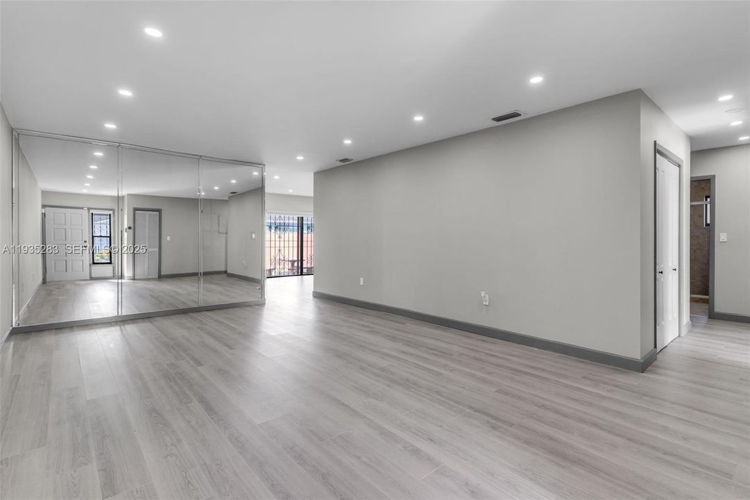 For Rent: $3,800 (3 beds, 2 baths, 1392 Square Feet)