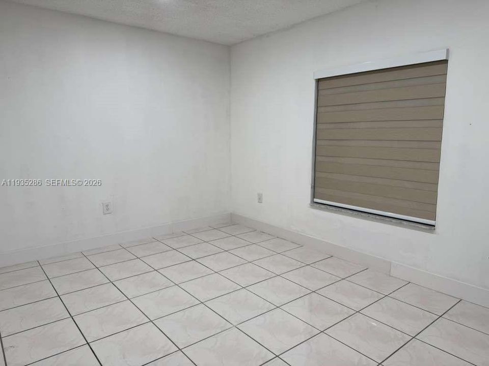 В аренду: $4,000 (4 спален, 2 ванн, 1464 Квадратных фут)